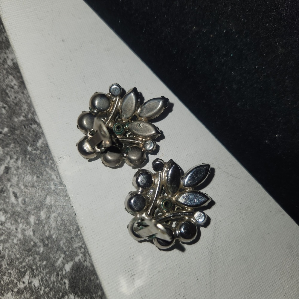 Vintage Aurora Borealis Blue Rhinestone Clip On Cluster Earrings Silver Tone - Picture 11 of 16
